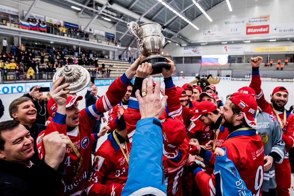Российские хоккеисты празднуют победу, 2019 год